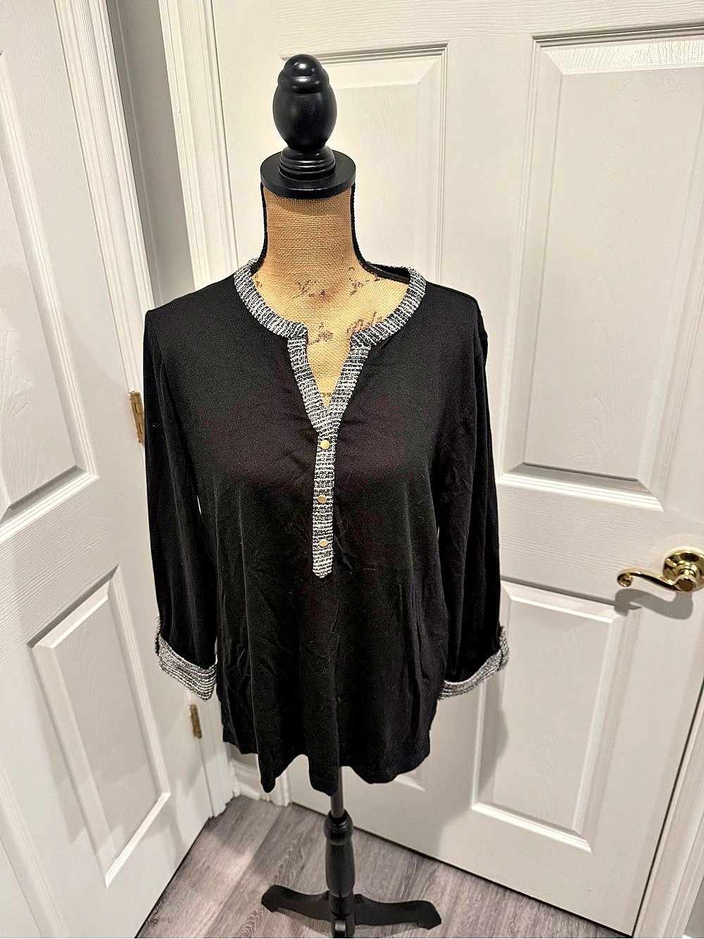 Chico's Embellished Tunic in Black Size 2